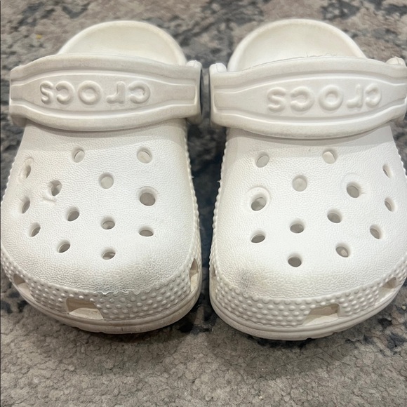 Toddler white crocs size 5 - Picture 3 of 9